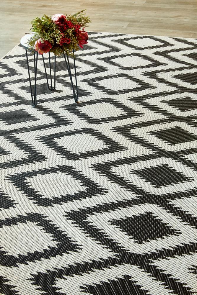 Diamond Black Rug (new stock)