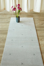 Small Cross Light Grey Runner